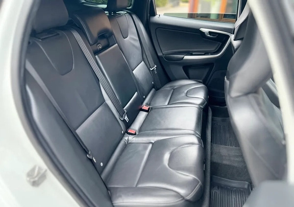 Volvo XC 60 cena 89800 przebieg: 103800, rok produkcji 2016 z Janowiec Wielkopolski małe 497